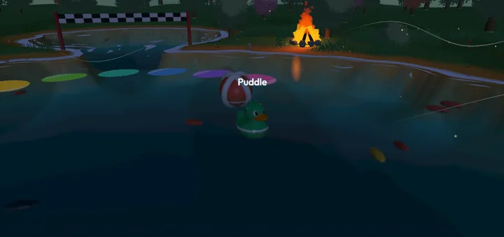 The Pond de nuit, éclairé par le feu de camp